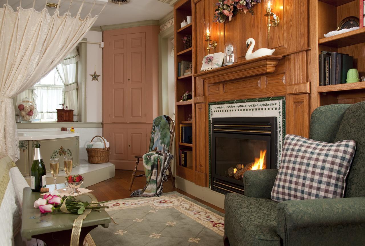 Country Hearth Bed & Breakfast 2*